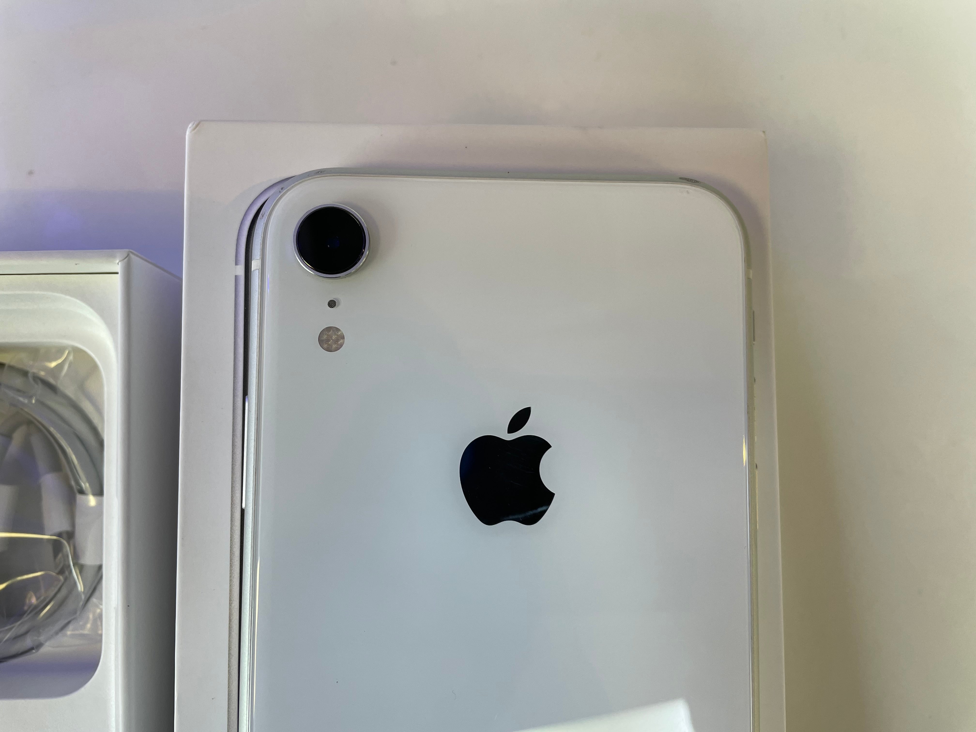 iPhone XR 128GB White