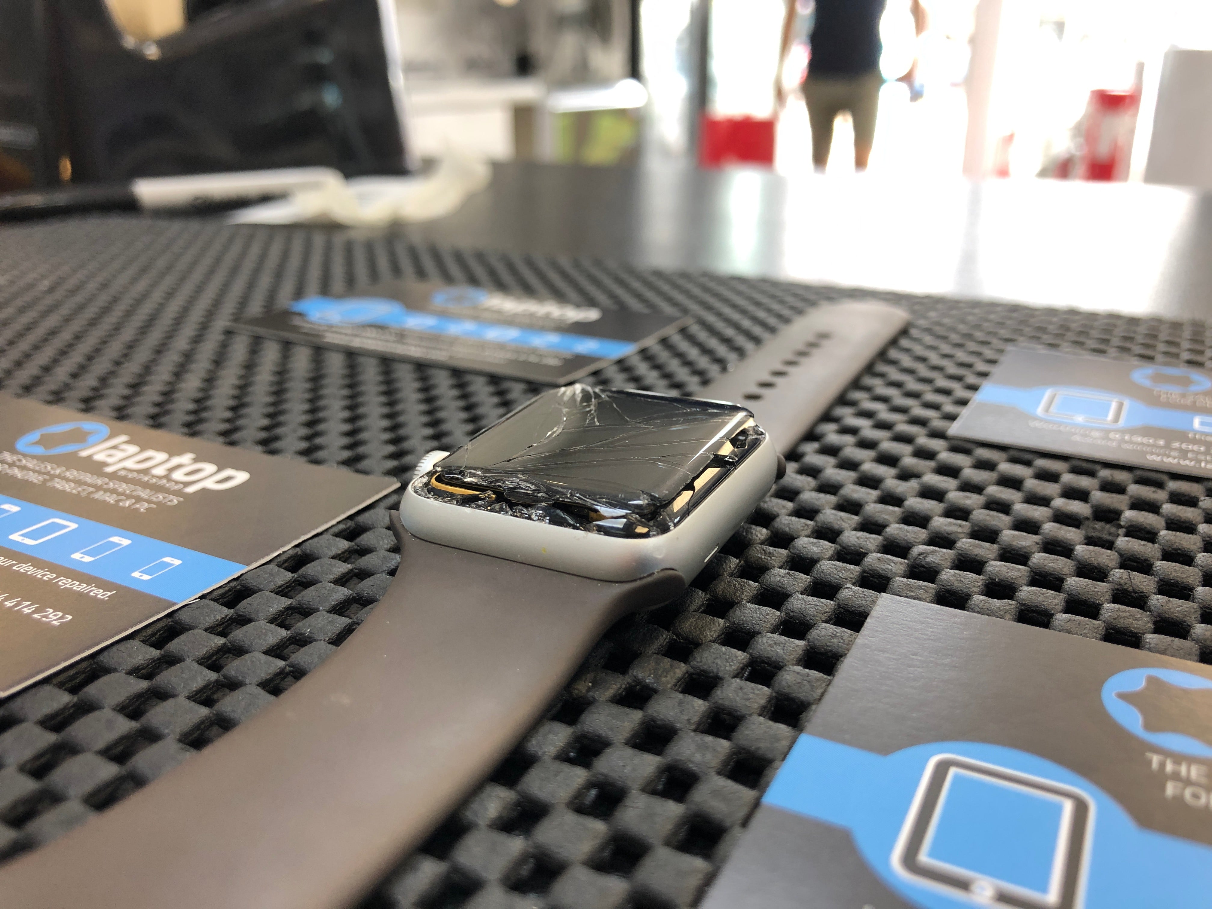 Places that fix apple watch screens sale
