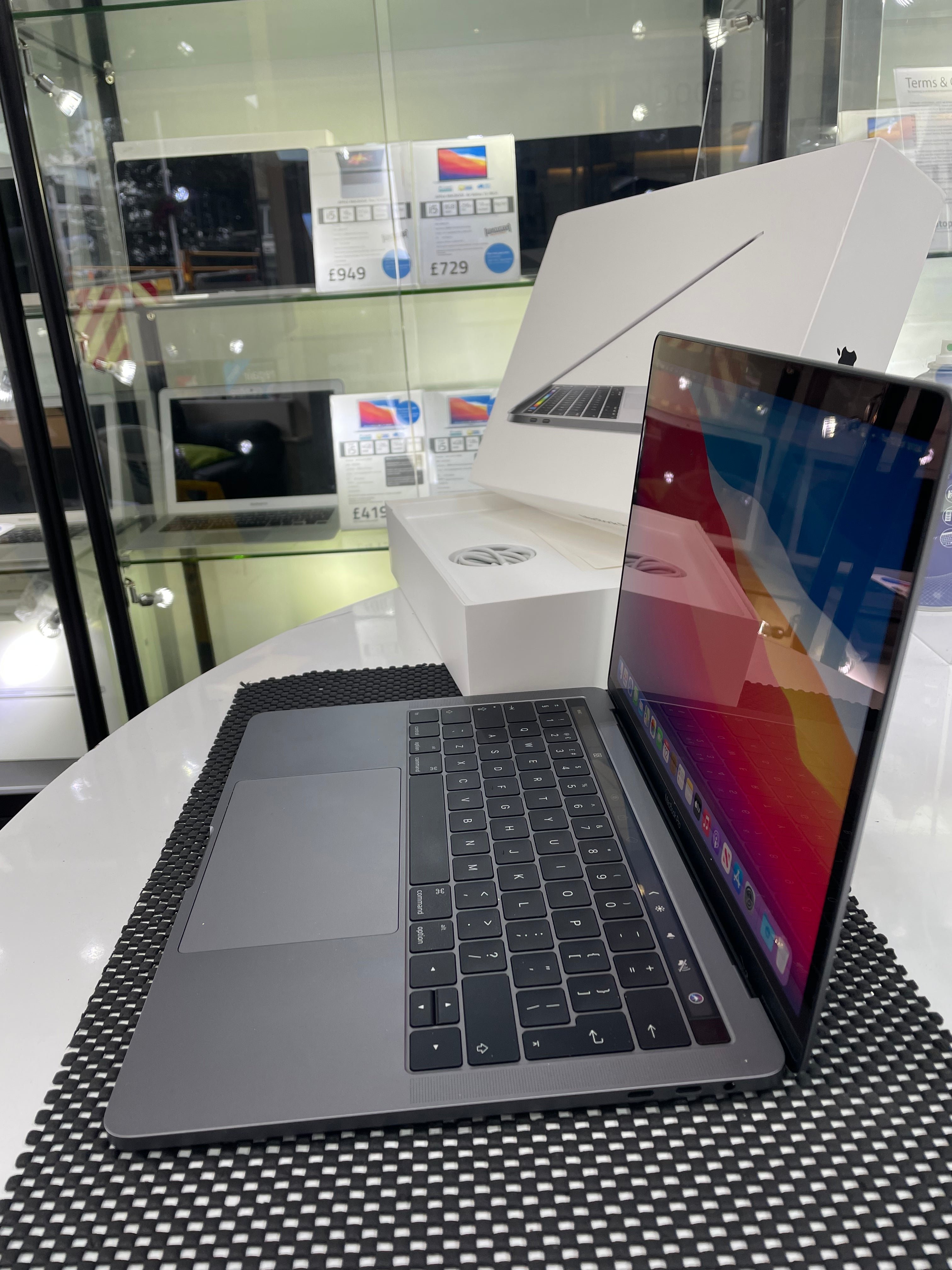 Apple MacBook Pro 13-inch i5 8GB 256GB 2016/17 Silver Big Sur 4LEGTFJ