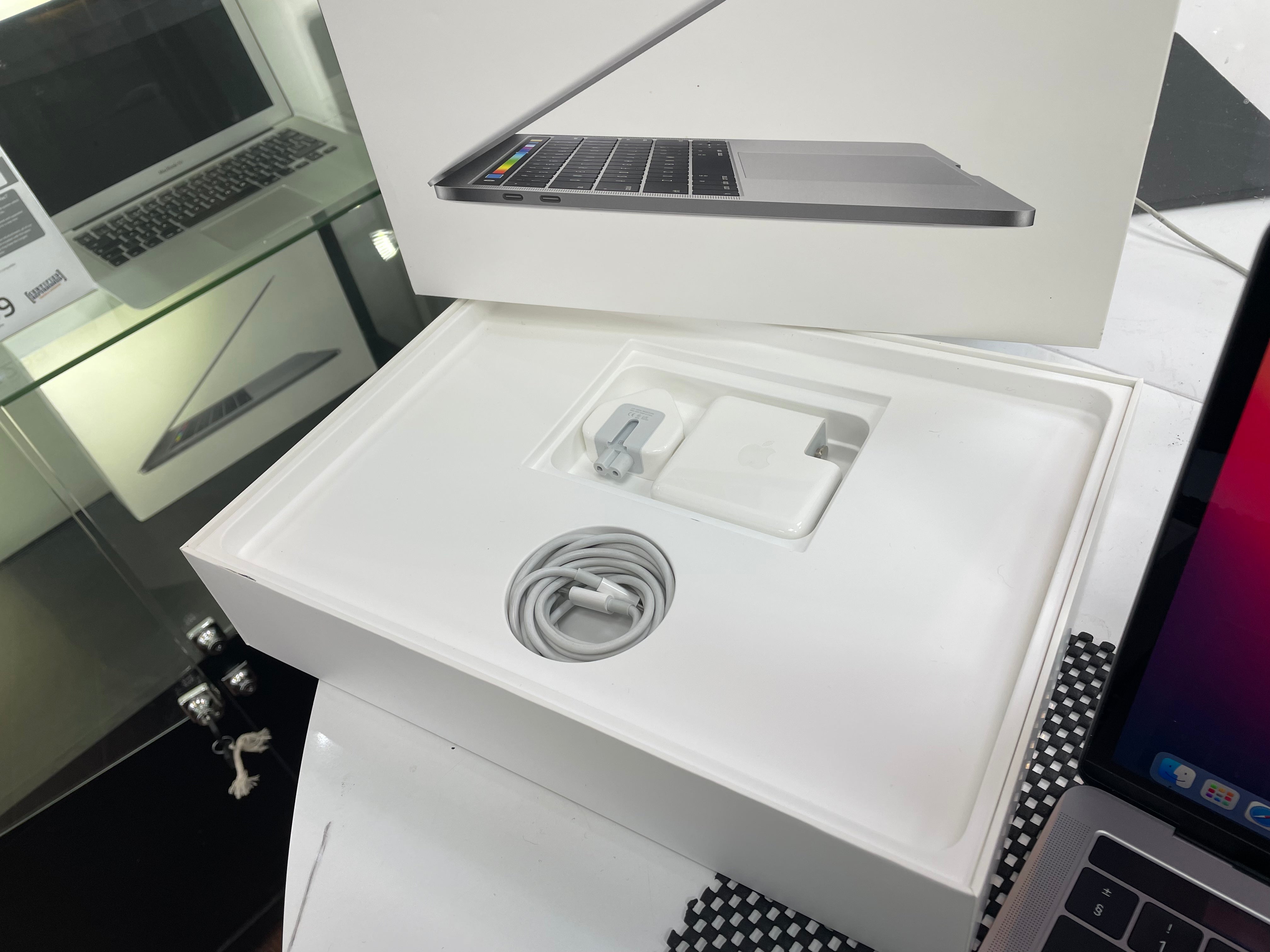 Apple MacBook Pro 13-inch i5 8GB 256GB 2016/17 Silver Big Sur 4LEGTFJ