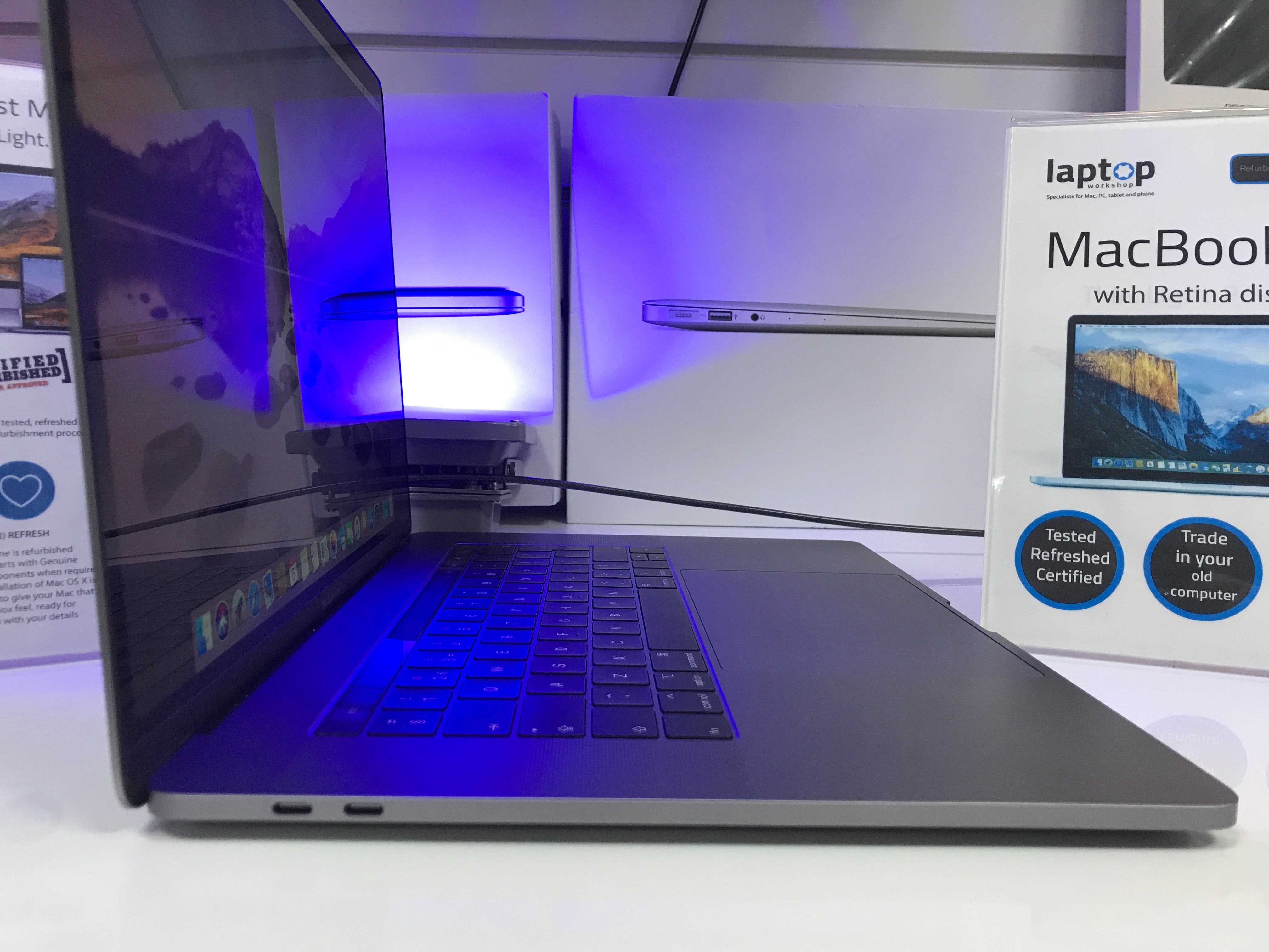 Apple MacBook Pro 15.4-inch 16GB 256GB Touchbar