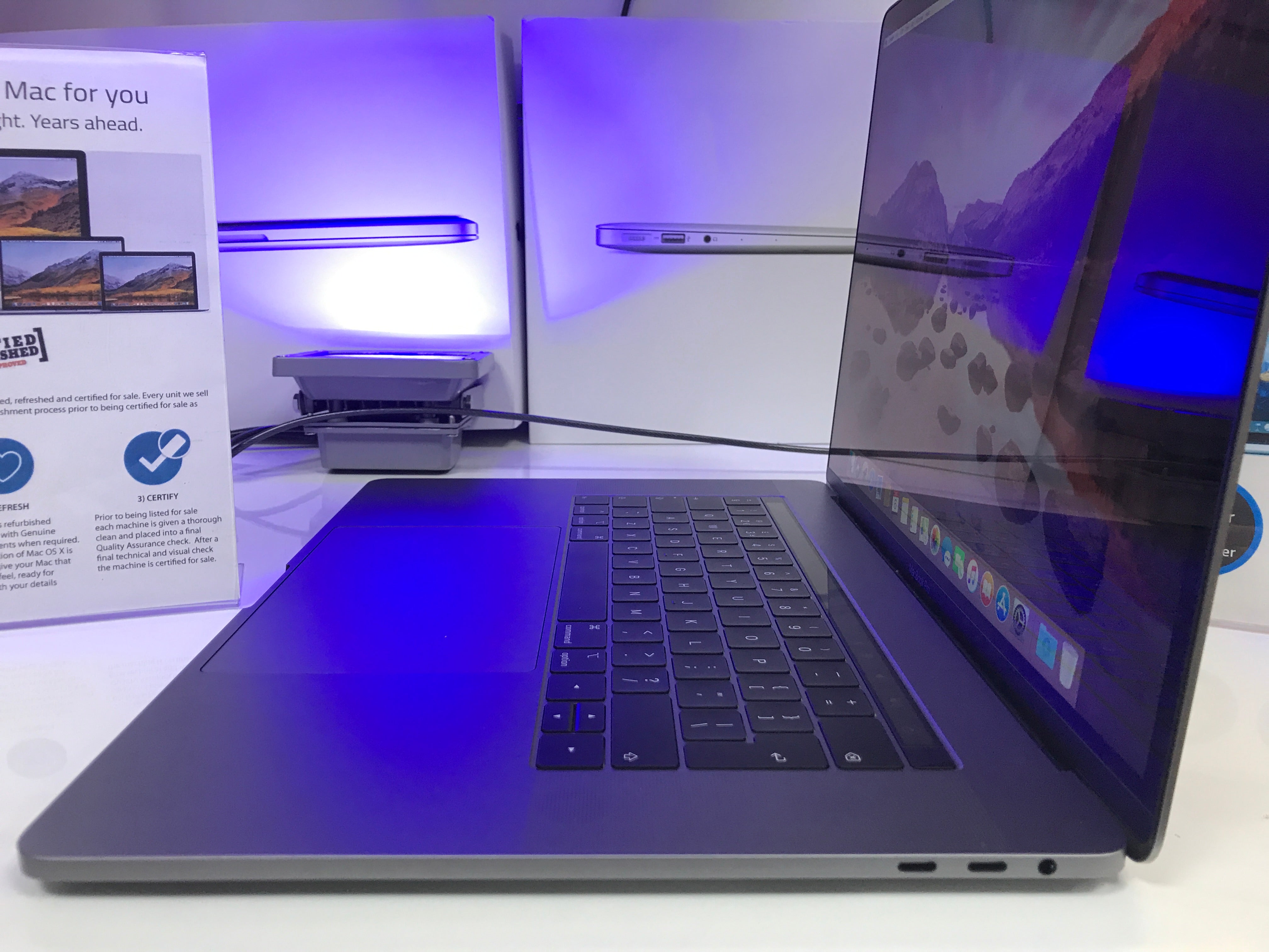 Apple MacBook Pro 15.4-inch 16GB 256GB Touchbar