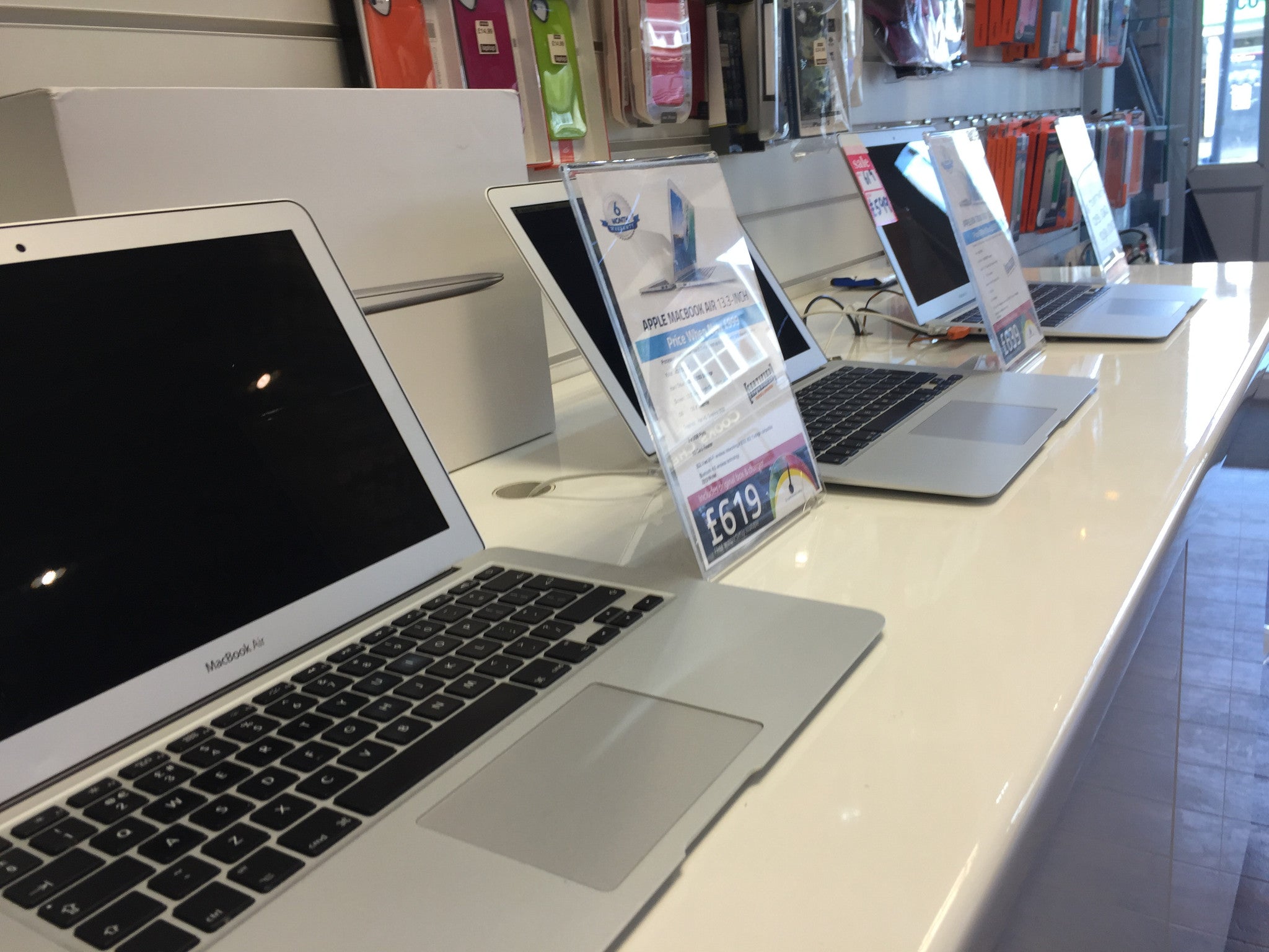 Apple Macbook Pro 13-inch: 2.4GHz 4GB 500GB Serria