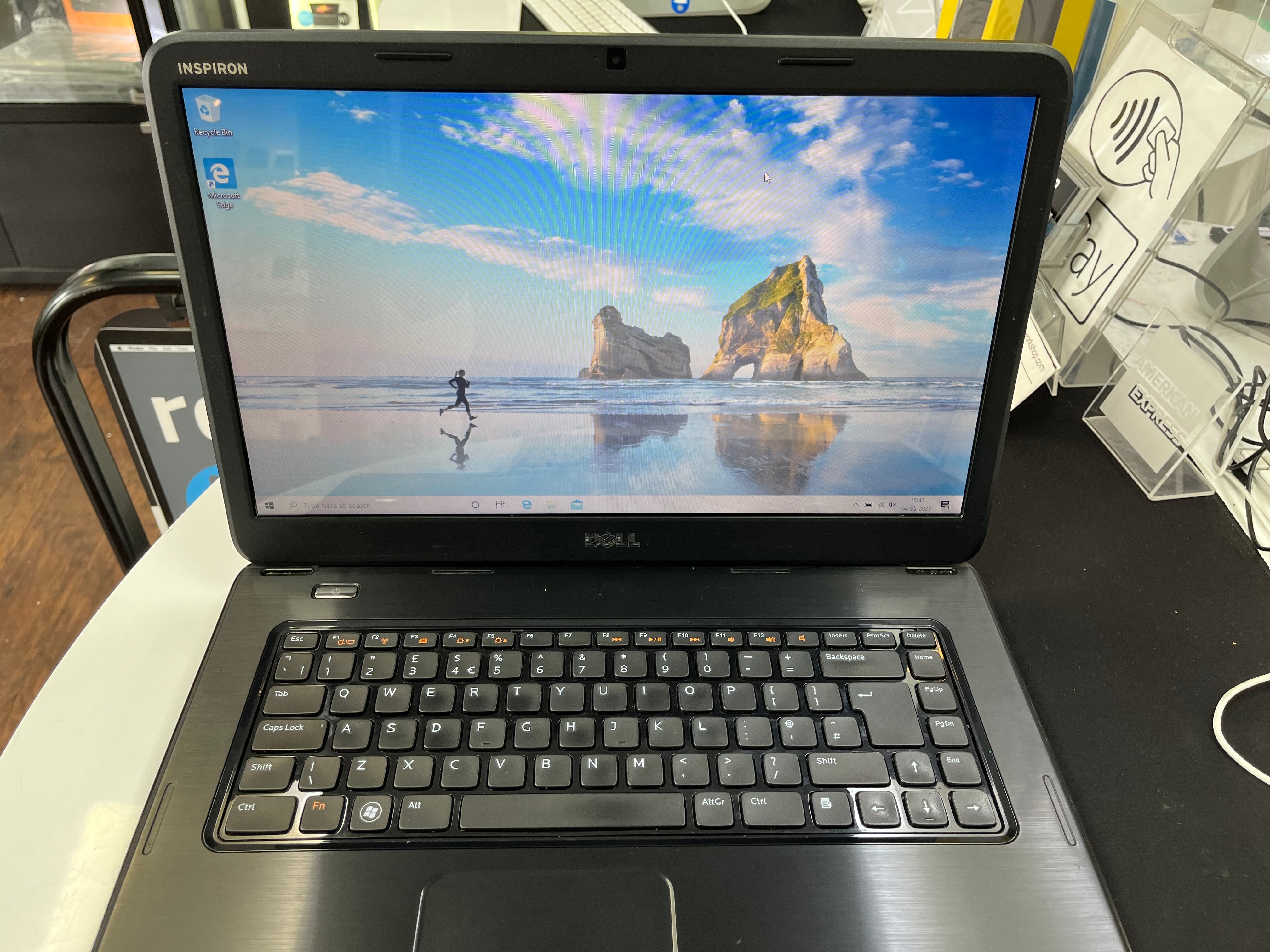 DELL Inspiron 15 Laptop AMD C60 4GB 256GB SSD 15.4