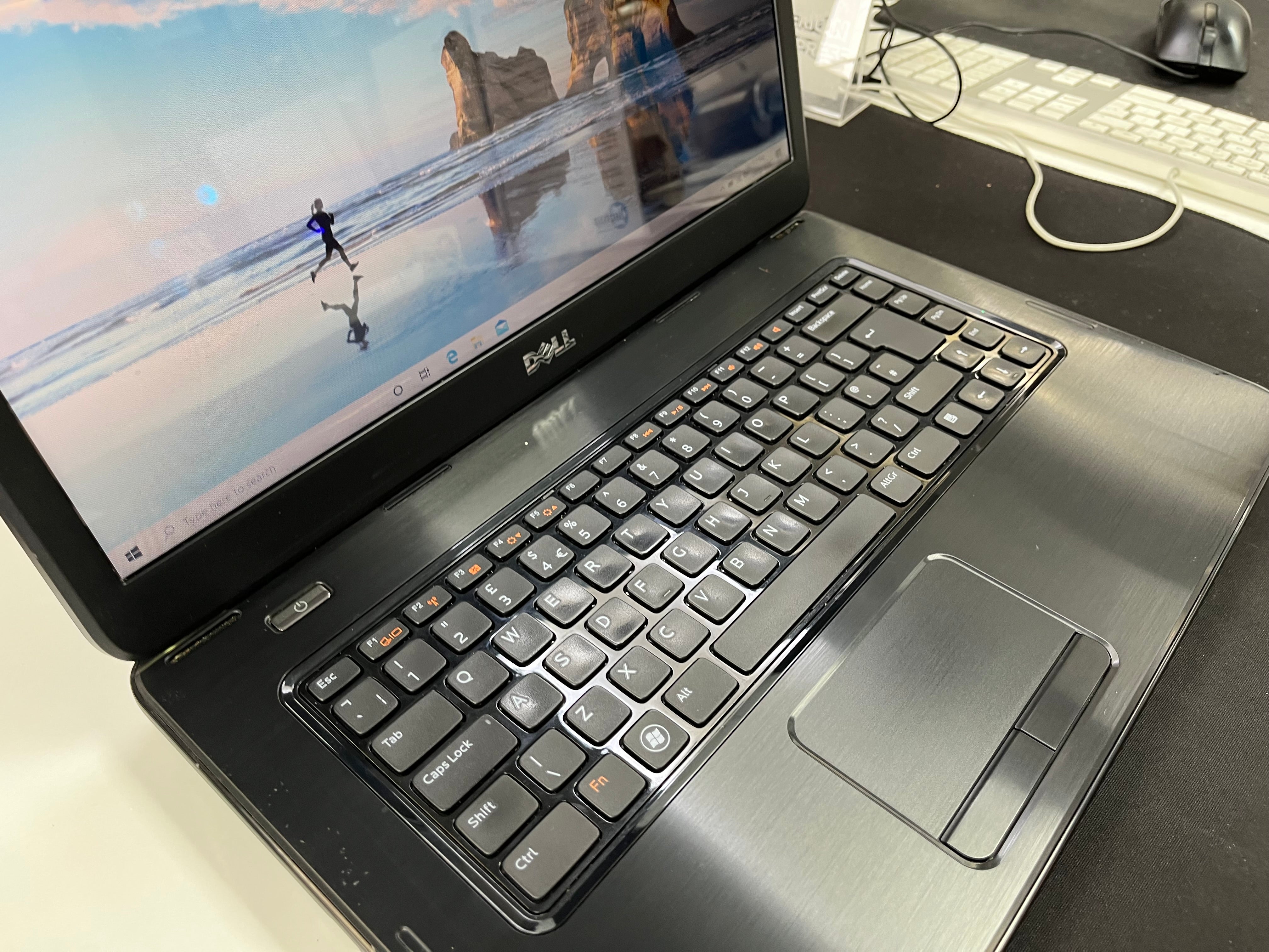 DELL Inspiron 15 Laptop AMD C60 4GB 256GB SSD 15.4" Windows 10