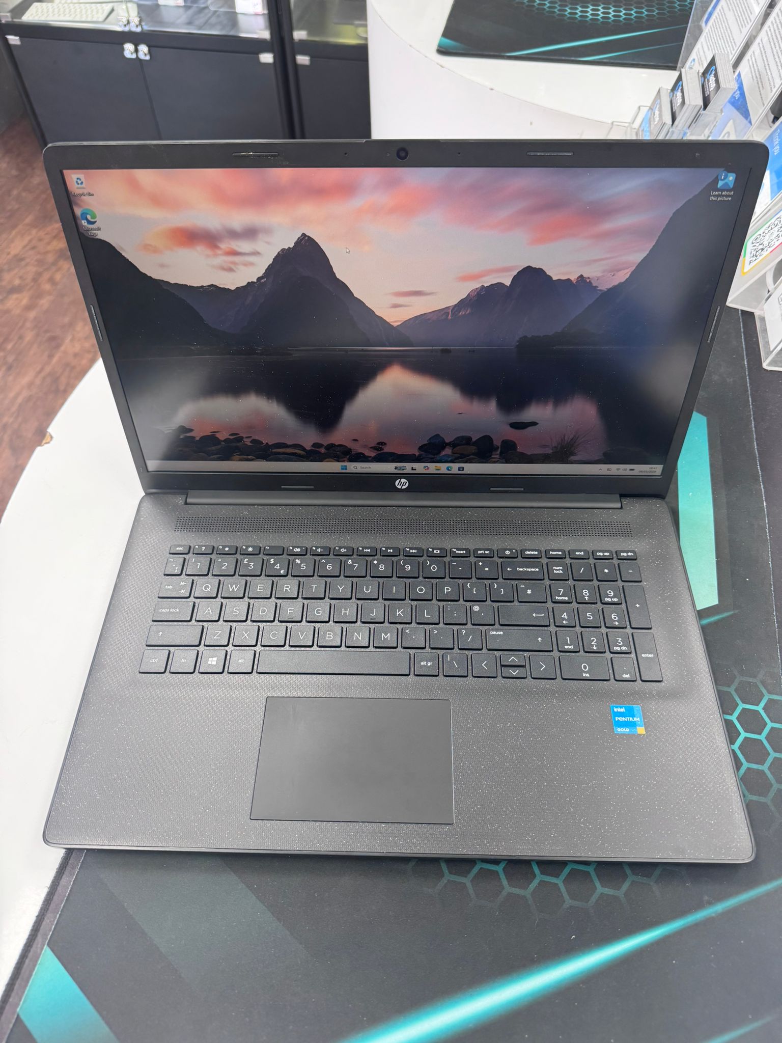 HP 17 Laptop - Intel Core Pen 8GB 128GB 17.3-inch Windows 11