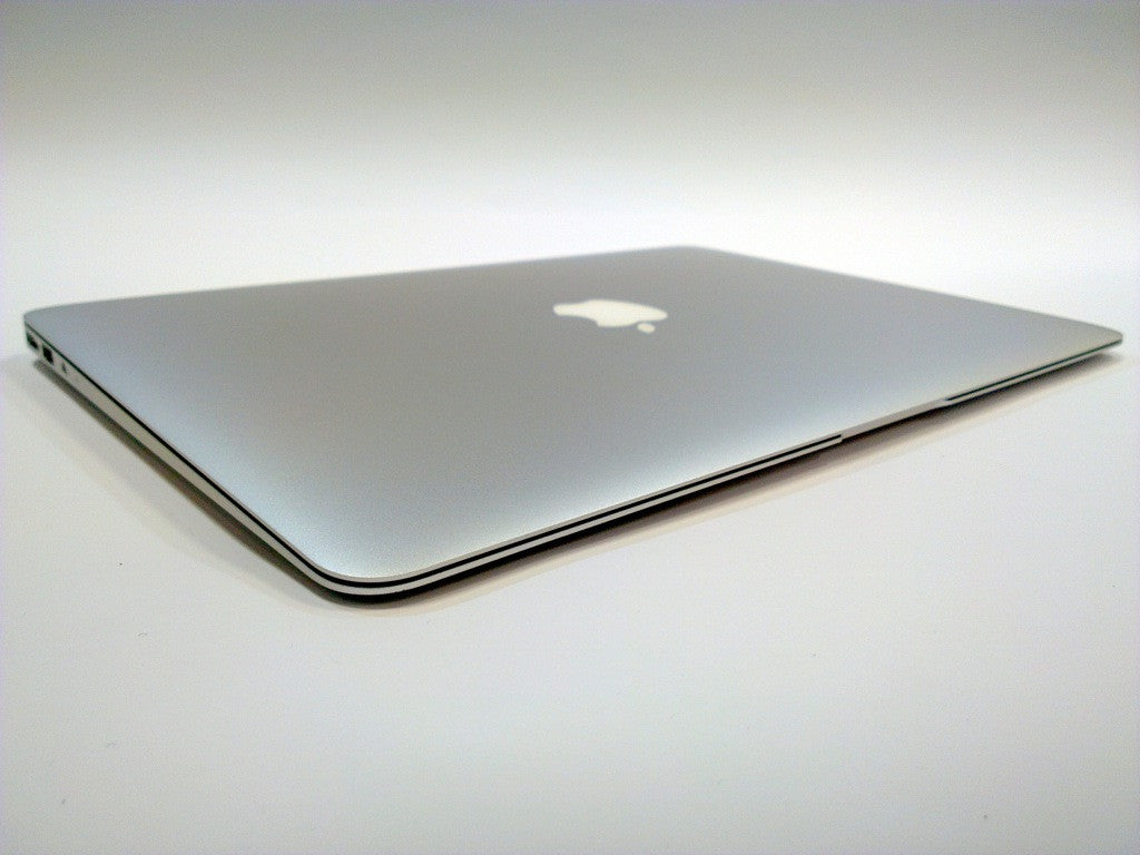 Apple Macbook Air 13-inch: Core i5 4GB 128GB-SSD 2015/16
