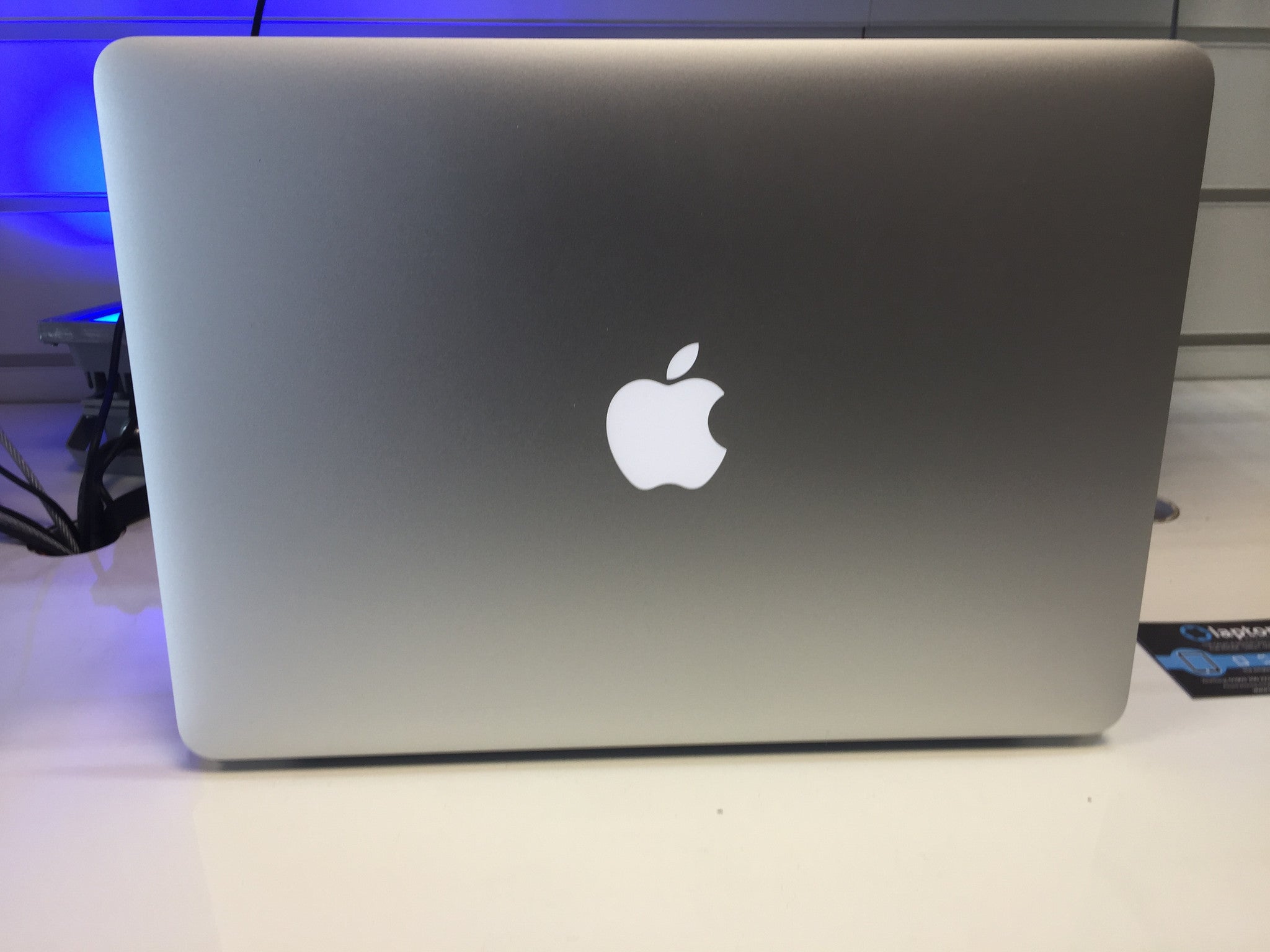 Apple Macbook Air 13-inch: Core i5 4GB 128GB-SSD 2015/16