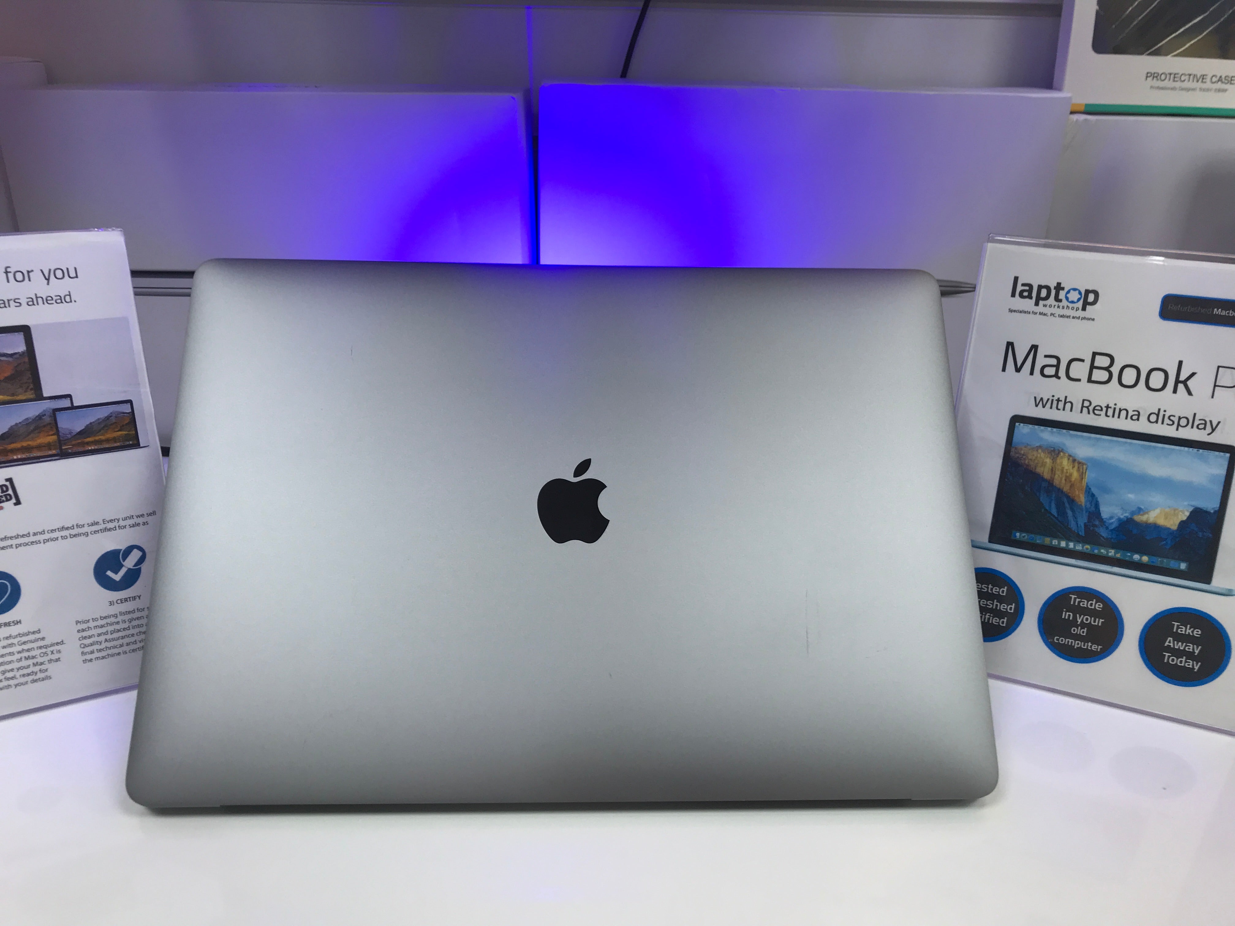 Apple MacBook Pro 15.4-inch 16GB 256GB Touchbar [NA]